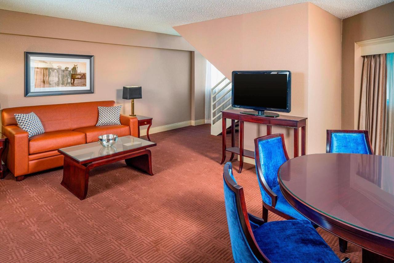 Sheraton North Houston At George Bush Intercontinental Exterior photo